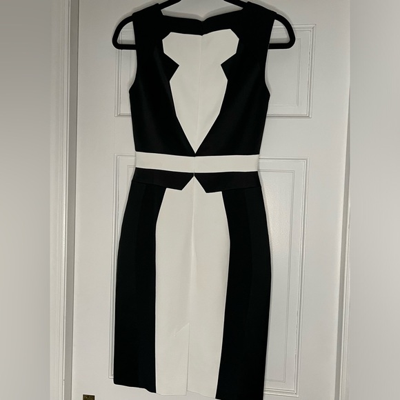 KAREN MILLEN • STRUCTURED BLACK & WHITE DRESS • EUC - Picture 4 of 6